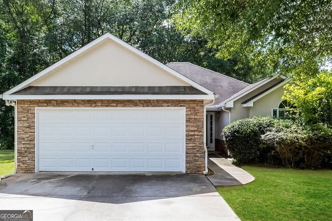property at 1840 Courtyard Ln