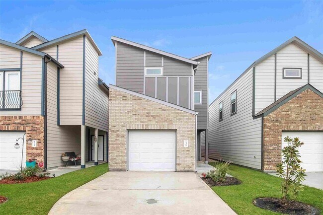 15325 Estrella Rd E in Houston, TX - Building Photo - Building Photo