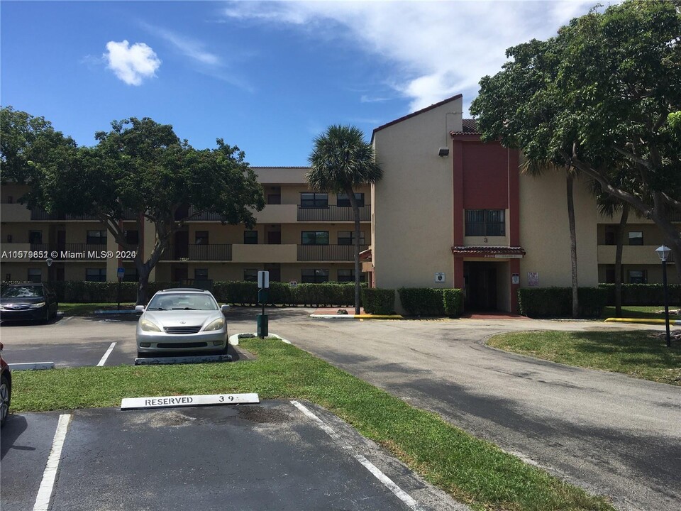 3399 Foxcroft Rd, Unit 315 in Miramar, FL - Building Photo