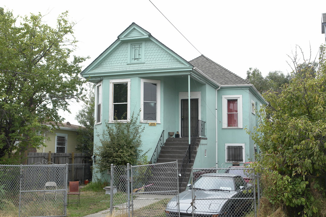 7611 Hamilton St in Oakland, CA - Building Photo