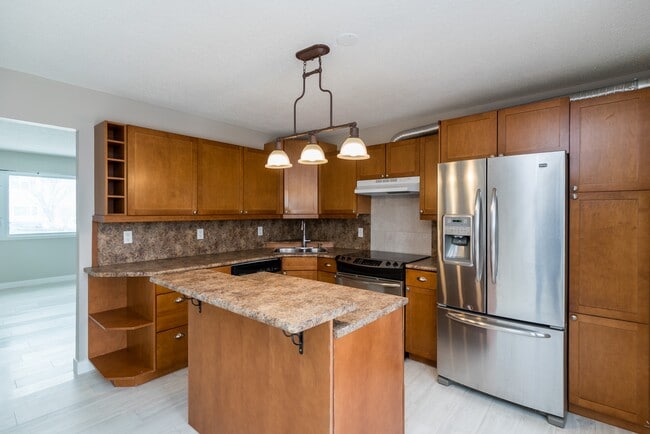 64 Rue le Maire in Winnipeg, MB - Building Photo - Building Photo