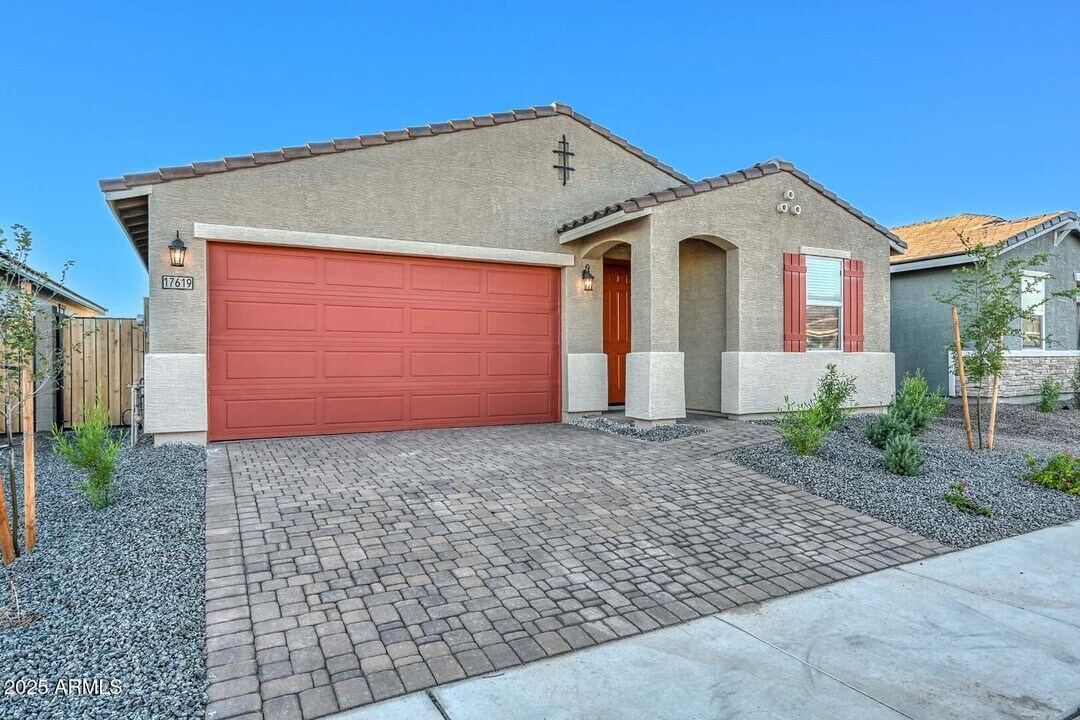 17619 W Monroe St in Goodyear, AZ - Building Photo