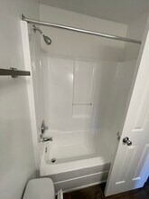 Guilford Place Apartments. in Greensboro, NC - Foto de edificio - Building Photo