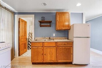 4689 Center St, Unit 1/2 in Millington, MI - Foto de edificio - Building Photo