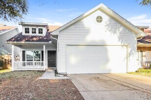 10110 Berrybriar Ln in Tomball, TX - Building Photo