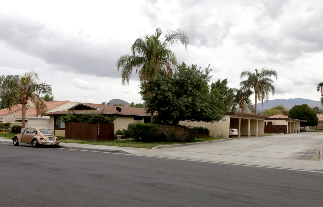 73655 Santa Rosa Way in Palm Desert, CA - Building Photo