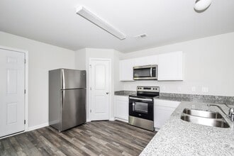 29 Lake Pamona Rd in Midway, GA - Building Photo - Building Photo