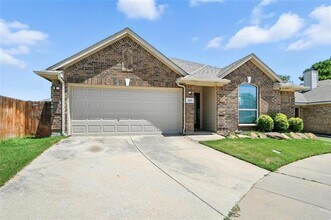 517 Lowery Oaks Trl in Fort Worth, TX - Building Photo - Building Photo