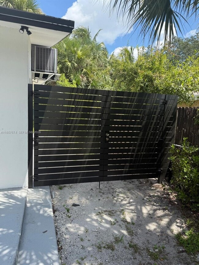 2929 SW 19th St in Fort Lauderdale, FL - Building Photo - Building Photo