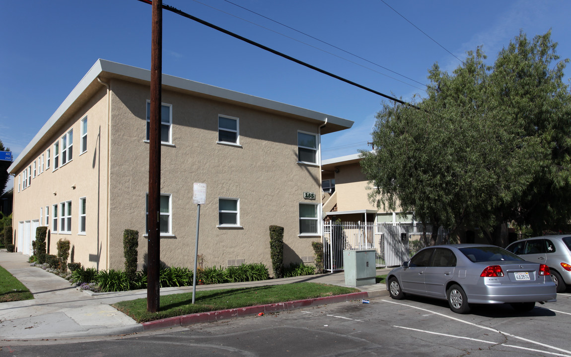 The Lloyd in Long Beach, CA - Building Photo