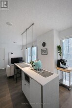 88 Harbour St in Toronto, ON - Building Photo - Building Photo