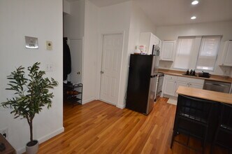 5 Cleveland Pl, Unit 7 in Boston, MA - Building Photo - Building Photo