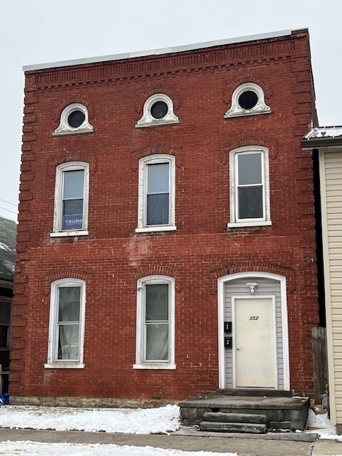 352 E Bald Eagle St in Lock Haven, PA - Foto de edificio