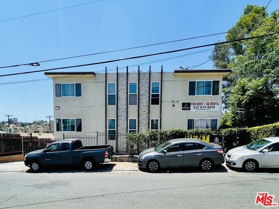 9949 Pinewood Ave in Los Angeles, CA - Building Photo