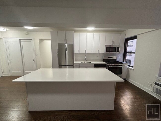 EAST 57 STREET in New York, NY - Building Photo - Building Photo