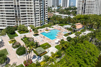 1000 E Island Blvd in Aventura, FL - Foto de edificio - Building Photo