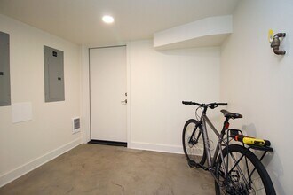 3734 SE 26th Ave, Unit B in Portland, OR - Foto de edificio - Building Photo