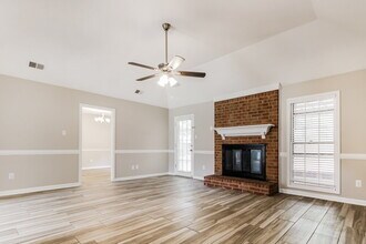 8650 Oak Trail Ln in Memphis, TN - Building Photo - Building Photo