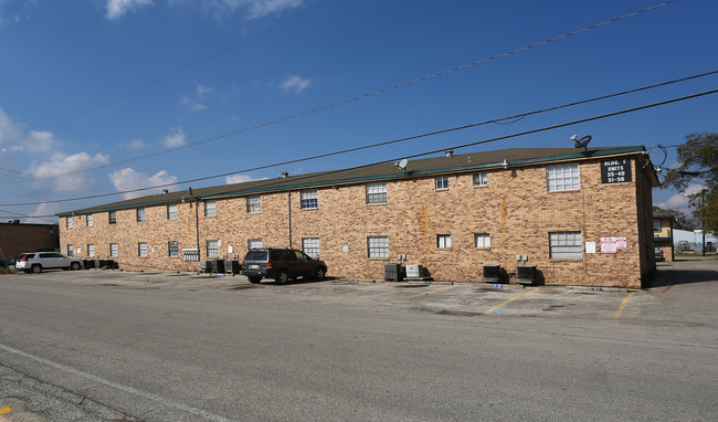 Oak Glen in Houston, TX - Building Photo - Building Photo