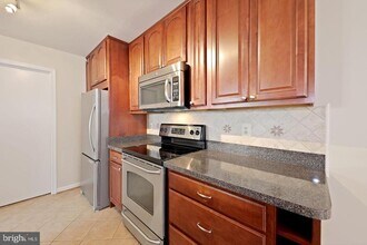 15435 Reprise Terrace in Rockville, MD - Building Photo - Building Photo