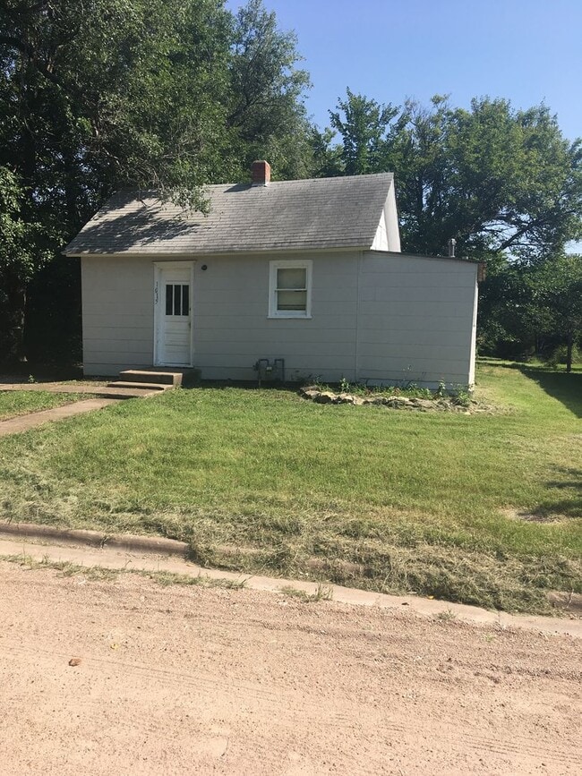 property at 1015 E 5th St