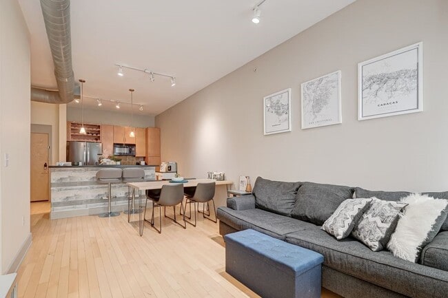 property at 1901 Post Oak Blvd