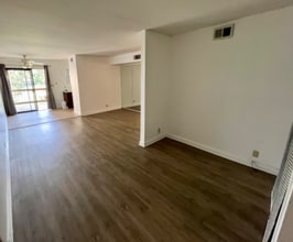 5300 E Waverly Dr in Palm Springs, CA - Building Photo - Building Photo