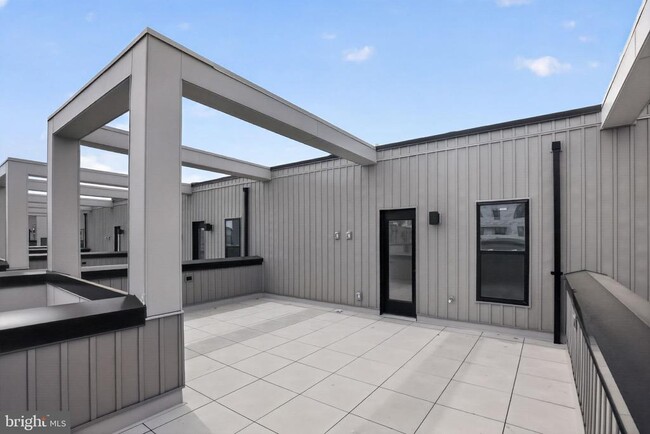 property at 635 N 7th St