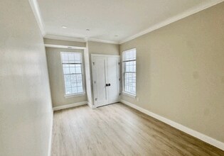 332 Victory Rd in Quincy, MA - Foto de edificio - Building Photo