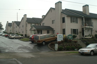 Hampton Village in Tacoma, WA - Building Photo - Building Photo