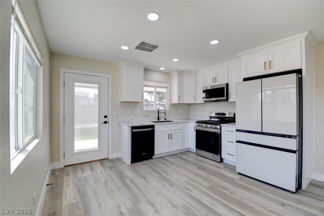 property at 4401 Vía Torino