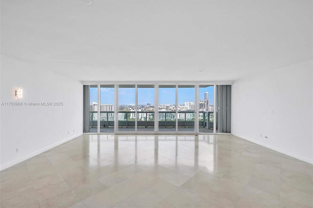 1643 Brickell Ave, Unit 2406 in Miami, FL - Building Photo