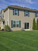 1123 Hawk Hollow Dr in Yorkville, IL - Building Photo - Building Photo