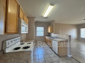 14118 N 132nd Ln in Surprise, AZ - Foto de edificio - Building Photo