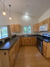 2646 Delphi Rd SW, Unit Apartment 1 in Olympia, WA - Foto de edificio - Building Photo