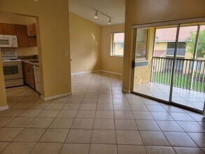 1112 Coral Club Dr in Coral Springs, FL - Building Photo - Building Photo