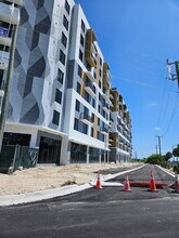 Princeton Crossings in Naranja, FL - Foto de edificio - Building Photo