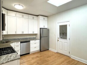 5225 W Montrose Ave in Chicago, IL - Building Photo - Building Photo