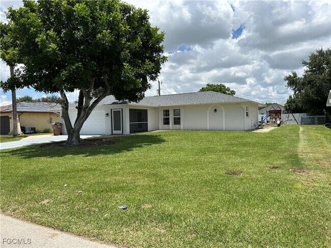 1417 SE 34th Terrace in Cape Coral, FL - Building Photo - Building Photo