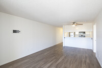 Villa Temecula Apartments in San Diego, CA - Building Photo - Building Photo