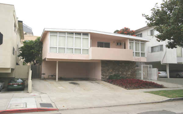 11632 Mayfield Ave in Los Angeles, CA - Building Photo