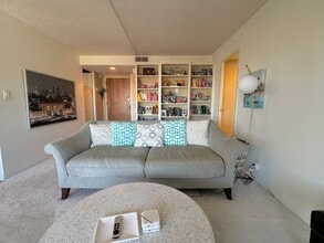 4545 Wornall Rd in Kansas City, MO - Building Photo - Building Photo