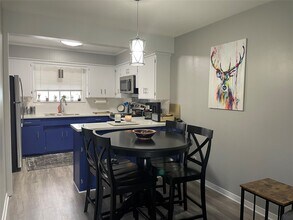 402 Giddings Ln in Brenham, TX - Building Photo - Building Photo