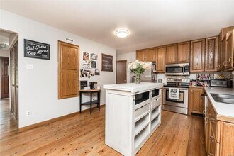 18 Lee Ct in St. Charles, MO - Foto de edificio - Building Photo