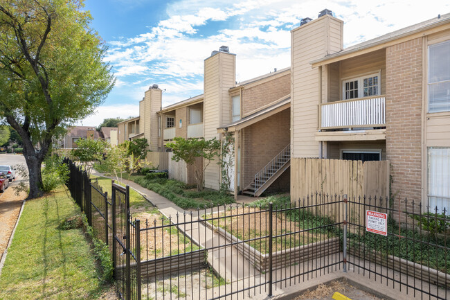 Forum Park Townhomes III in Houston, TX - Building Photo - Building Photo