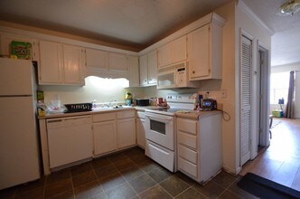 6247 Lucille Dr in North Charleston, SC - Foto de edificio - Building Photo