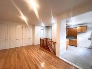 537 E 5th St, Unit 2 in Brooklyn, NY - Building Photo - Building Photo