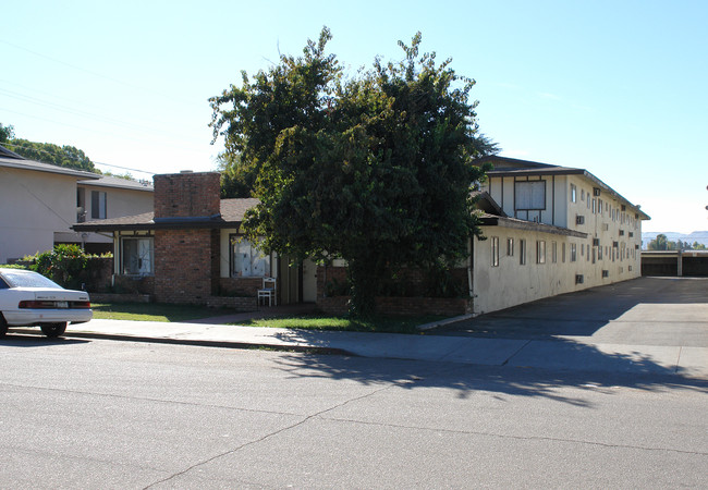 529 W 25th St in San Bernardino, CA - Foto de edificio - Building Photo