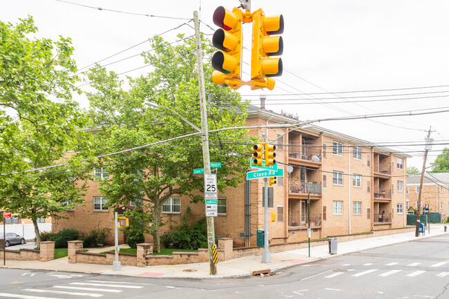 Forest Arms in Staten Island, NY - Building Photo - Building Photo