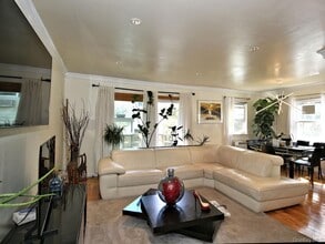 403 Woodland Hills Rd in White Plains, NY - Building Photo - Building Photo